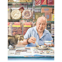 很多店舖貓都未認真捉過一隻老鼠，反而招來客人前來探望，堪稱招財貓。©Marcel Heijnen