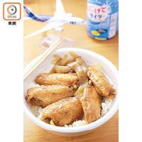 壽喜燒雞翼飯 $29/細、$35/大<br>有5隻及4隻供選擇，夠下飯有餘！由於先以醬油醃過夜至入味，才放落日本壽喜燒汁浸煮，肉質零舍滑溜，亦帶香甜味。