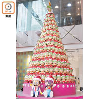「層層疊小吉聖誕樹」由200隻小吉砌成，同樣看得粉絲興奮莫名。