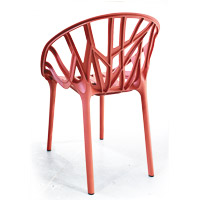Vegetal Chair<br>外形設計取材自植物不斷向外延伸發展的特性，充滿大自然氣息。由聚脂環保塑膠纖維製成，物料經過穿透切割、倒模，交織出不規則的圖案，配襯幼身椅腳，從後面看，好像葉脈，又似植物莖部分支。