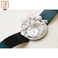 Ajourée系列Hera孔雀白金鑽石腕錶，鑲有264枚鑽石（共3.94卡）、5枚白色寶石及4枚天然水晶石。 HK$75.7萬