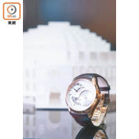 以倫敦Royal Albert Hall為靈感的Belluna II 時分偏心腕錶。$9,200