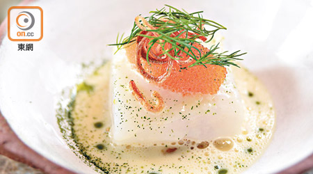 North Atlantic Cod”Janssons” $230<br>為北歐傳統菜式鹹魚薯仔的變奏，以醃鯷魚白酒醬汁配慢煮鱈魚，保留原有味道，但擺盤、食材都是升級版。