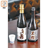 （左）三井之壽純米吟釀 $398/720ml、（右）黑耀特別純米酒 $328/720ml