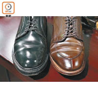 左面的皮鞋，鞋面的摺痕是因穿着多時而形成，而右面的皮鞋，鞋頭上的摺痕乃人手用筆壓成。