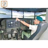 全動式高階飛行訓練儀（AATD）跟實際飛機駕駛艙大同小異。