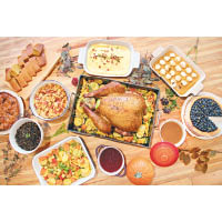 聖誕家庭盛宴套餐 $3,088/16人用（b）<br>Morty's超豐富的到會套餐，包括火雞、火腿及一系列配菜、甜品，需3日前預訂，可選自取或送貨服務。