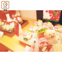 雪人跟聖誕老人造型的和菓子，售￥520（約HK$35.4）。