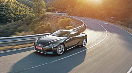 全新Lexus LC 500h外形動感，並具備節能的好處。