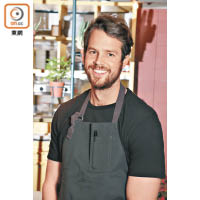 行政總廚Adam Shoebridge曾任職於多間美國餐廳，並曾跟廚藝總監Morgan McGlone合作。