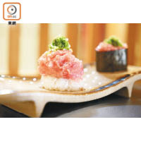 極上吞拿魚腩蓉 $50<br>料多過飯的招牌特大壽司在日本本店也有供應，一口絕對吃不掉。
