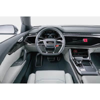 Audi Virtual Cockpit全數碼化儀錶板，加上應用擴增實境技術把真實與虛擬世界結合的平視顯示系統，極具科技感。