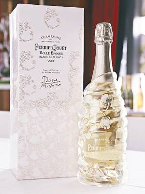 Belle Epoque Blanc de Blancs 2004限量版-Ritsue Mishima 約$3,780<br>請來日本藝術家設計瓶身，入口有桃、葡萄和柑橘等氣息，清爽宜人。