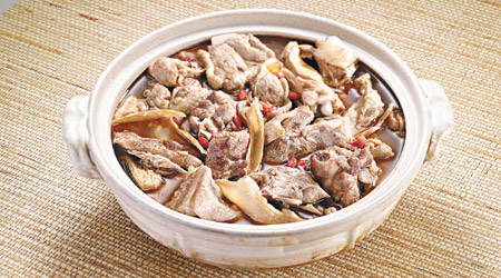 薑母鴨是台灣傳統的冬令滋補藥膳，祛風祛寒，溫而不燥。