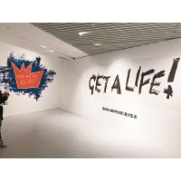 展覽以「GET A LIFE」為口號，呼籲大眾關注自己生活的世界。