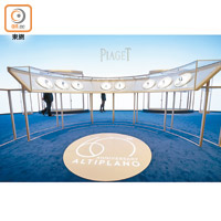 Piaget展館今年採用簡潔的流線型設計。