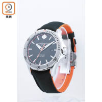 Clifton Club自動腕錶以黑配橙為主色。<br>$14,900