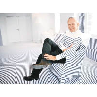  Jean Paul Gaultier是Breton Stripes狂迷。