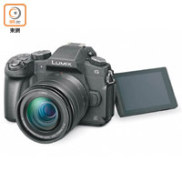 LUMIX G85輕便無反<br>Panasonic LUMIX G85無反相機內建雙影像防震系統，可啟動機身五軸防震並同時使用鏡頭兩軸防震，就算手持都影得到靚相，加上配備3吋側揭式屏幕，取景更方便。<br>售價：$7,790（淨機身）（b）