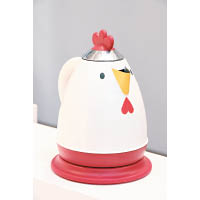 品牌「Me Too!」推出的雞形廚房家品，設計簡約，顏色鮮明，大賣可愛風格。熱水壺 $348（f）