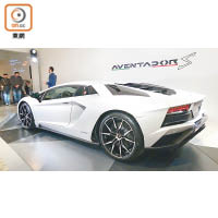 新一代Pirelli P Zero輪胎是專為Aventador S而特別打造，抓地力十足，並能針對後輪轉向動態作出迅速回應。