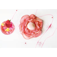 Apple Rose（B）<br>由甜品女王Jancie Wong精心設計，精緻猶如盛放玫瑰，配輕盈的香桃雪葩，叫人垂涎欲滴。