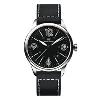 Wakmann Pilot Stealth精鋼腕錶，配以白色時標及白×黑色錶帶。$2,750