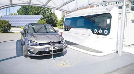 為了迎合實用與環保的需求，Volkswagen近年銳意發展插電式混能車，似乎是目前最可行的方案。