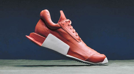 adidas與Rick Owens共同研發的Walrus，屬全新「Level Runner Low」系列其中一員。 約$6,500