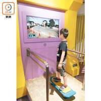 柯南最愛玩的噴射滑板，可讓你模擬在北榮町街上飛馳。