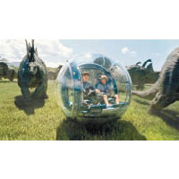 《侏羅紀世界》中，兩位主角坐在透明觀光球暢遊平原賞恐龍一幕，便是在古蘭尼牧場拍攝。
