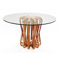 Galgatta Table：枱腳由多條實心橡木拼合而成，配以玻璃桌面，設計靈感來自錯綜複雜和精密的人生。