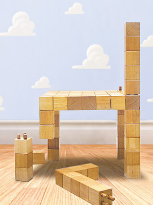 名為Toy的椅子，由一件件「積木」砌成，隨時可改造成小桌子。