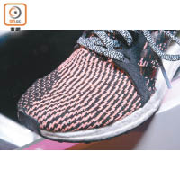 UltraBoost X的鞋身，用上UltraBoost與UltraBoost Uncaged的Primeknit物料。