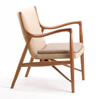45 Chair<br>1945年的作品，手把位置採用無縫設計，座位與椅背連結得天衣無縫，亦展現人工力學之美。