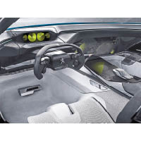 在Drive模式下，軚環前方的全息影像技術儀錶板會顯示車速、油電混合系統情況及電池量等。