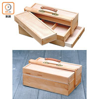 這款木製工具箱不但有多層間隔，外觀設計亦散發一份「型」味。$380