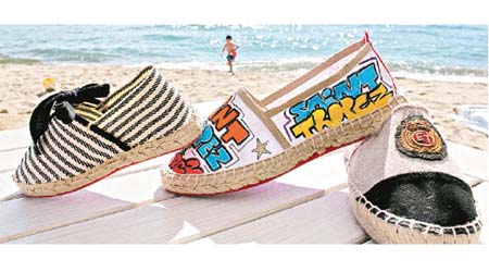 法國南部Saint-Tropez是製作Espadrilles的經典品牌之一，更曾於60年代跟Yves Saint Laurent合作打造草織鞋。