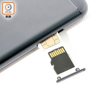 支援雙卡雙待，SIM 2卡槽可擺放microSD記憶卡。