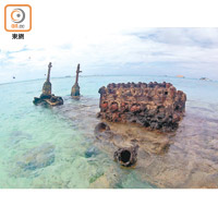 無論在軍艦島海底還是淺水區，都可見到昔日的沉船殘骸。