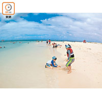 軍艦島上的白色沙灘，曾是90年代日劇《Beach Boys》的取景地。