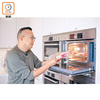 如家中蒸爐能調校溫度，也能炮製慢煮菜式。