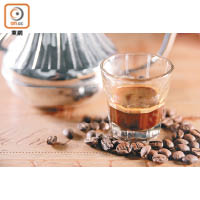 用深炒豆沖調的Espresso是意大利咖啡的經典代表作，面層有一層油脂，濃烈甘苦滋味並非人人接受得來。