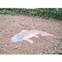 活動3主題是「與大地同在」，遊人可於沁思園圍繞着魚兒圖案慢行，利用腳板的觸感與大地作聯繫。