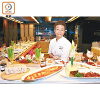 Charmaine Cheung's Profile<br>曾任職於六星級酒店餐廳及日本餐廳，參與多個美食展，為電視台烹飪節目任主持等，現為本地精品超市行政總廚，擅長烹調各款創新料理。