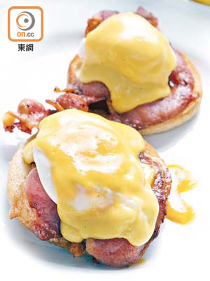 Eggs Benedict這款英國名菜易學難精，荷蘭醬與水煮蛋兩種靈魂食材要煮得出色並不容易，難得名廚教煮家鄉名菜，賣相與味道當然有保證。