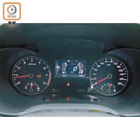 當選用Sport駕駛模式時，儀錶板上的中央屏幕會提供扭力及Turbo錶數值等資訊。