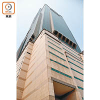 高雄85大樓為台灣第二高的建築物摩天大樓，而觀景台位於74層。