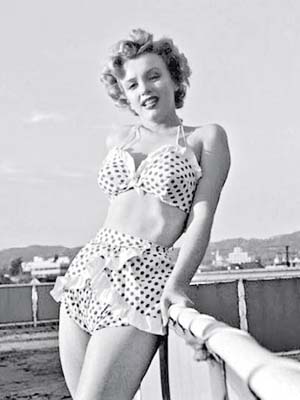 瑪麗蓮夢露（Marilyn Monroe）當年最愛以波點三點式泳裝上陣。