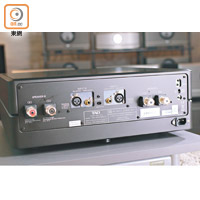 設有RCA及平衡插口，能簡單接駁SACD/CD機或解碼器。